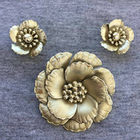 Pretty! Coro Signed flower Floral Earrings Brooch Set In Gold Tone clip on scarf pin statement 80s designer Couture vintage rare chunky RARE