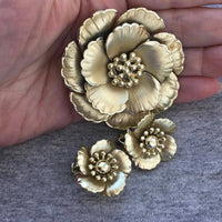 Pretty! Coro Signed flower Floral Earrings Brooch Set In Gold Tone clip on scarf pin statement 80s designer Couture vintage rare chunky RARE
