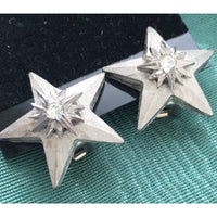 CUTE! Designer Roxanne Assoulin star Starburst Earrings crystal rhinestone signed silver Tone small stud dimensional clip on VTG Couture