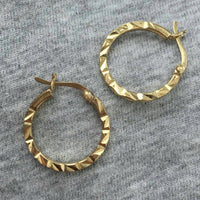 Petite 14kt Gold Vermeil 925 Sterling Silver Hoop Pierced Small Earrings diamond cut vintage classic signed